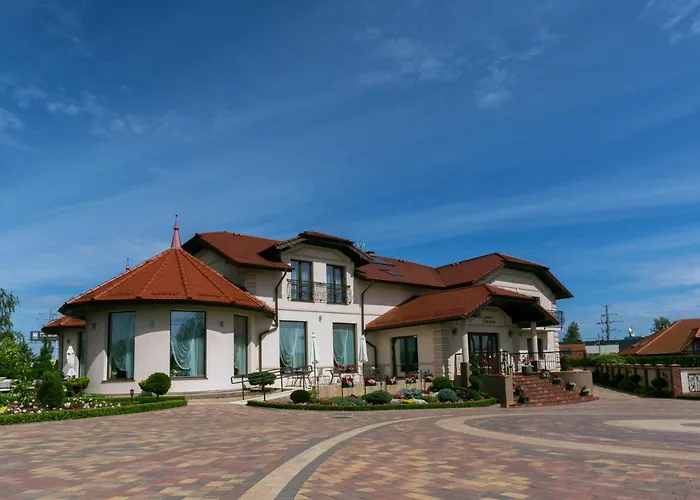 Bed and Breakfast Leszczynowy Dworek 4*