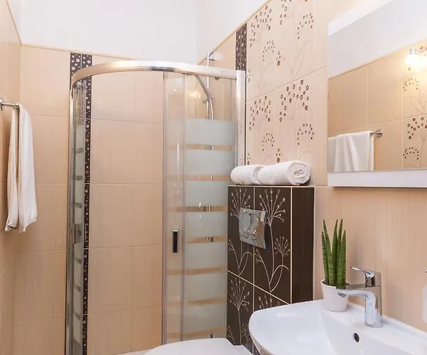 Bed and Breakfast Leszczynowy Dworek 4*